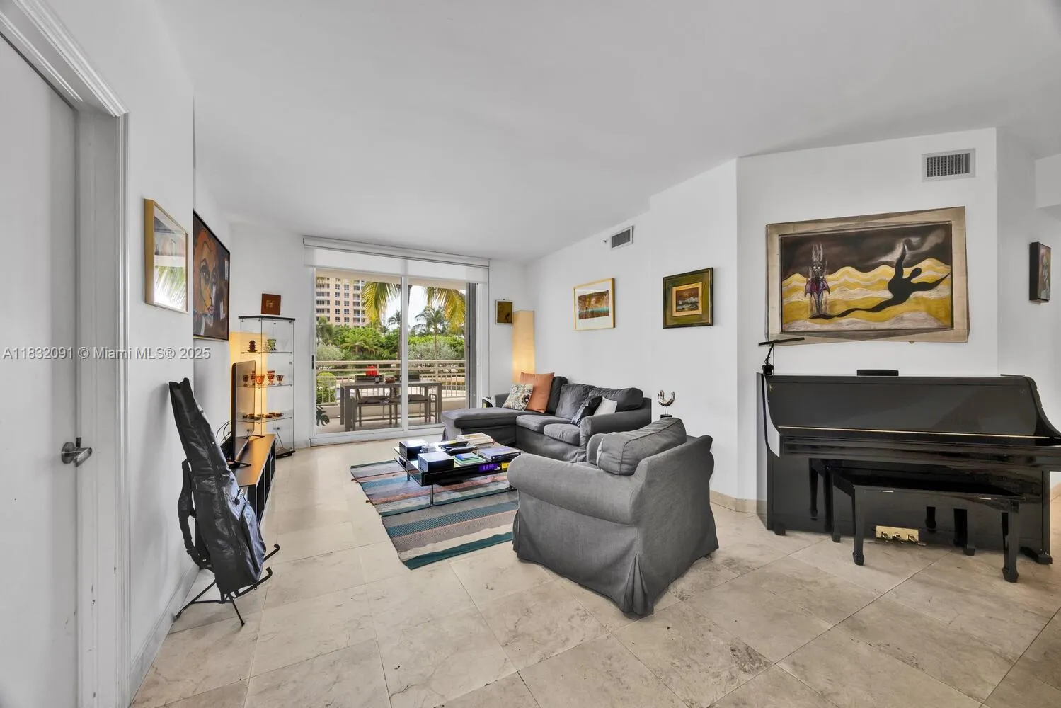 Miami, Florida 33131, United States, 3 Bedrooms Bedrooms, ,3 BathroomsBathrooms,Residential,Active,162564