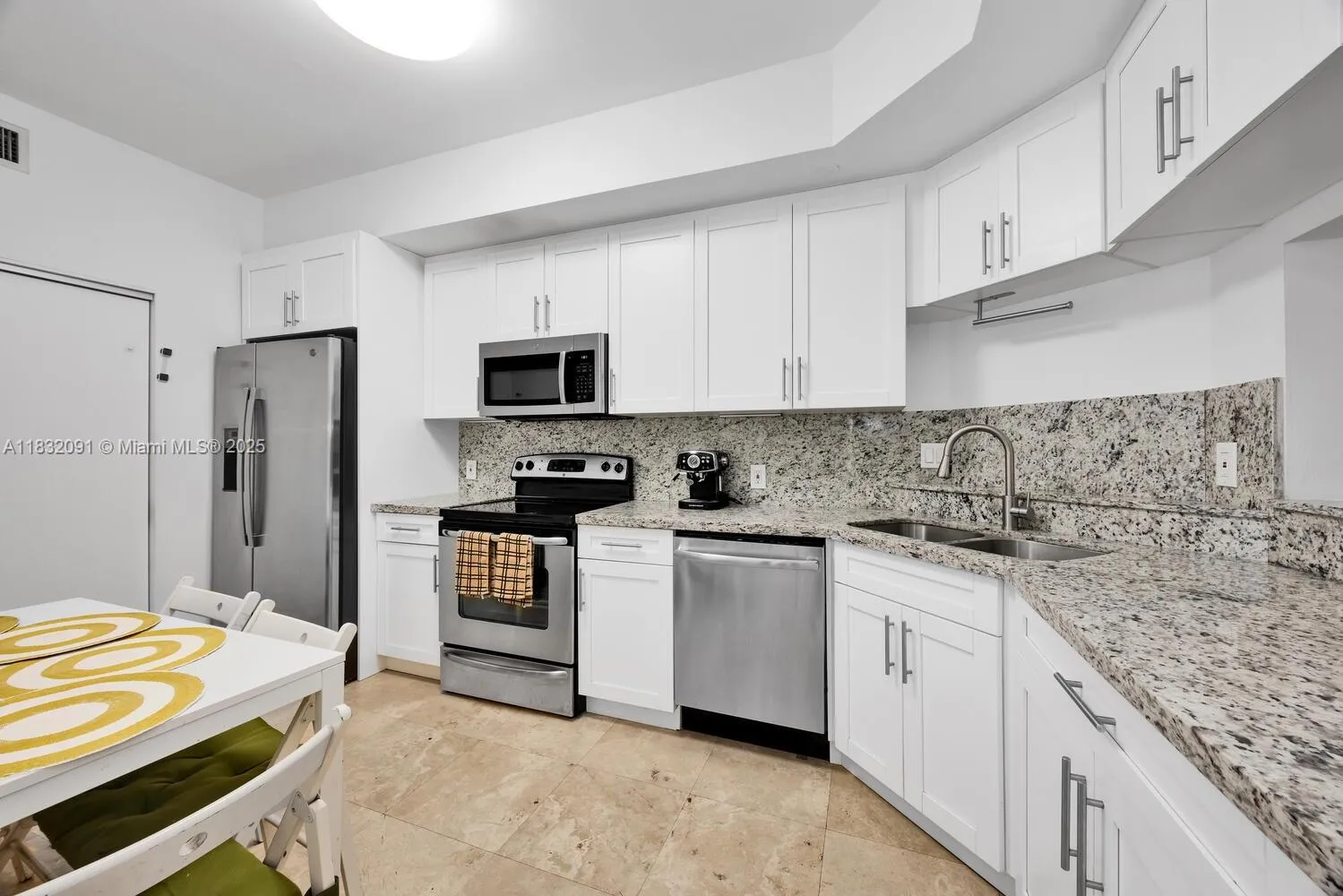 Miami, Florida 33131, United States, 3 Bedrooms Bedrooms, ,3 BathroomsBathrooms,Residential,Active,162564