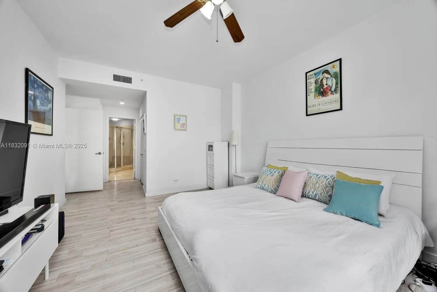 Miami, Florida 33131, United States, 3 Bedrooms Bedrooms, ,3 BathroomsBathrooms,Residential,Active,162564