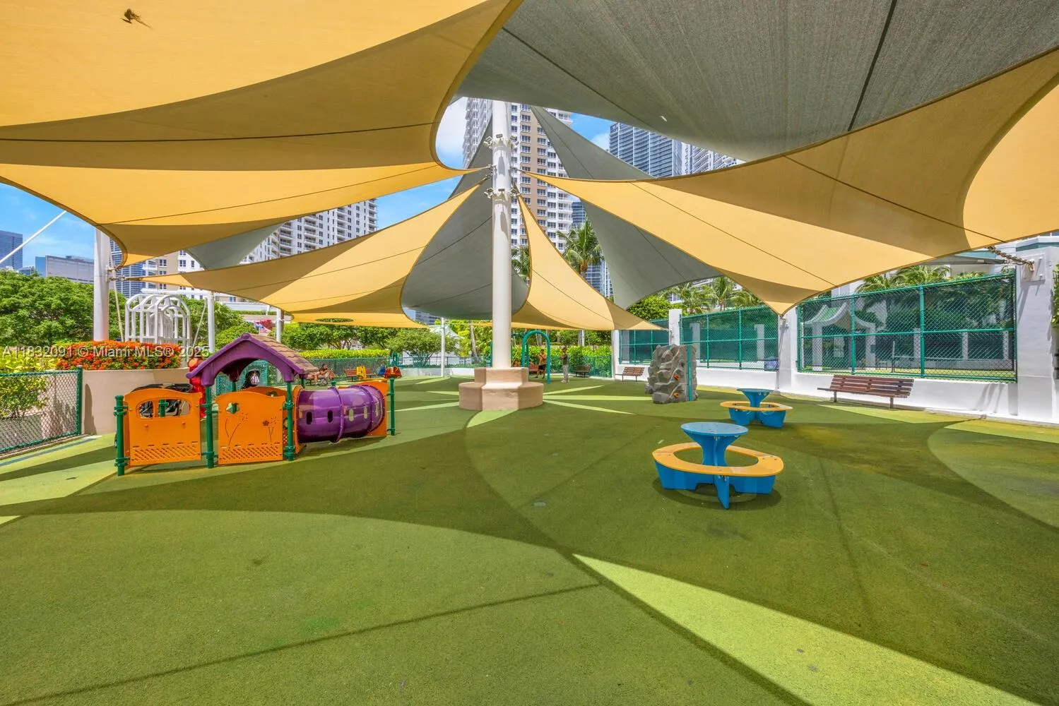 Miami, Florida 33131, United States, 3 Bedrooms Bedrooms, ,3 BathroomsBathrooms,Residential,Active,162564