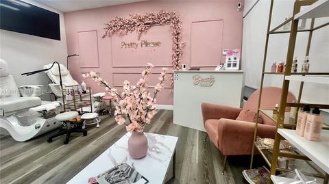 MUUTTO VAKITUISESTI FLORIDAAN 10780 W FLAGLER Sweetwater FL 33174