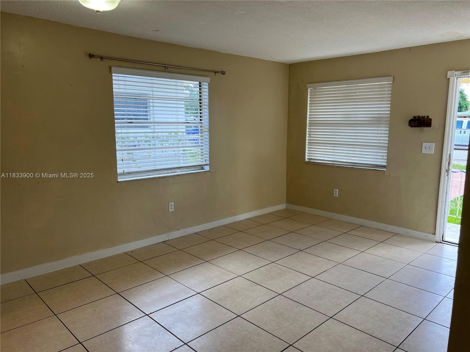 3525 SW 24th St 3527