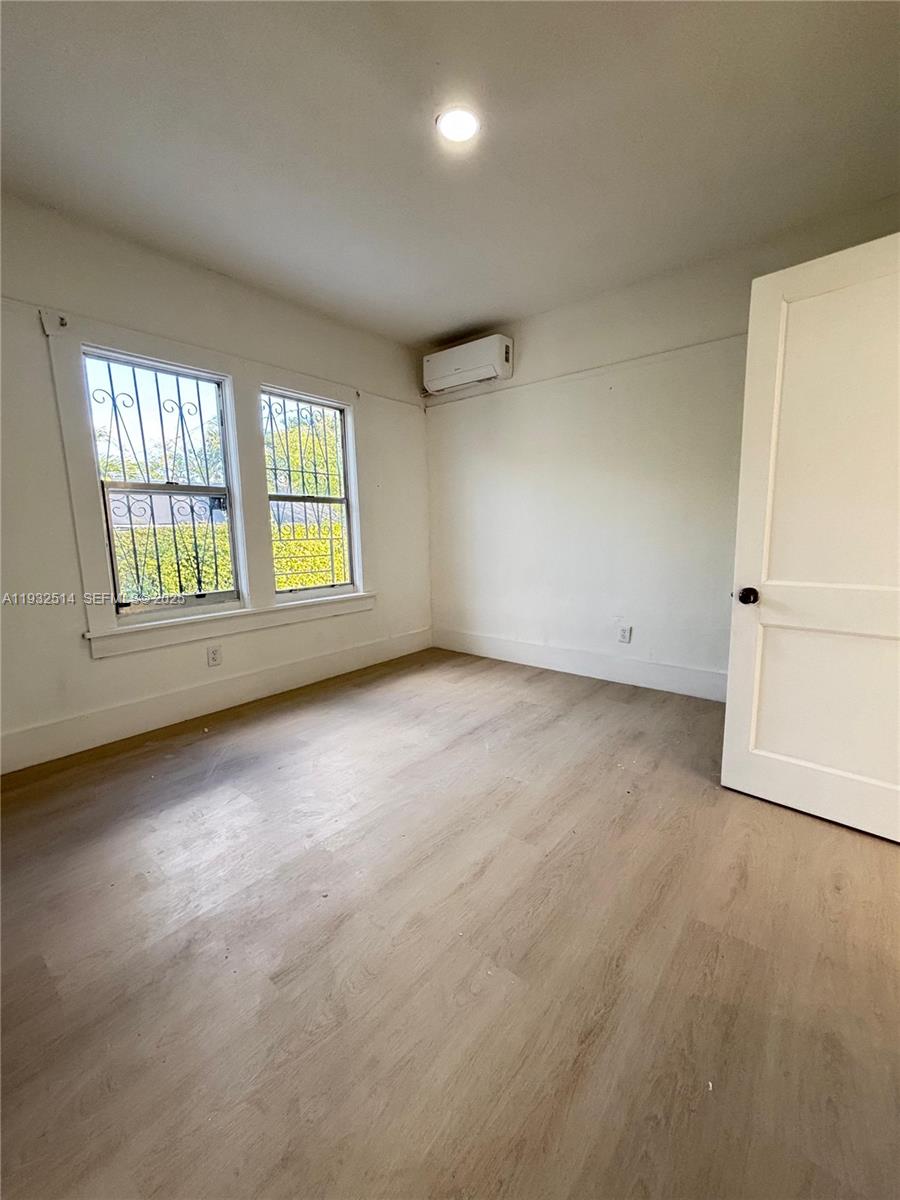 ROSEMONT PARK - Residential Lease