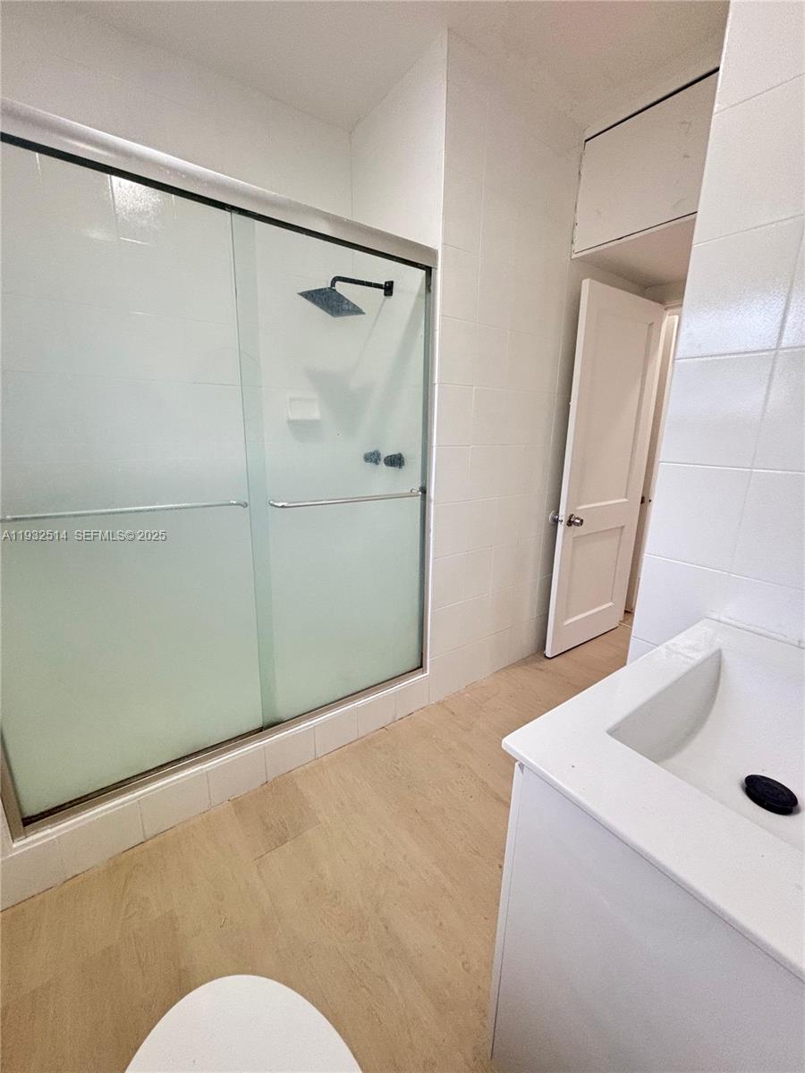 ROSEMONT PARK - Residential Lease