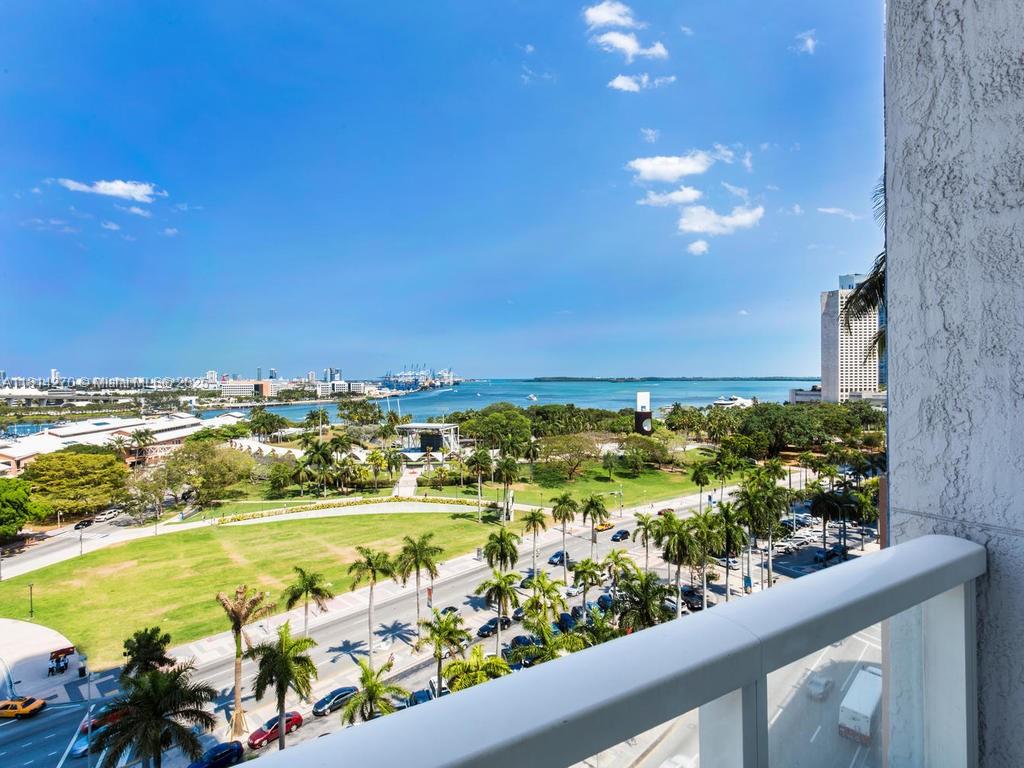 Rental Property at 244 Biscayne Blvd 1002, Miami, Broward County, Florida - Bedrooms: 2 
Bathrooms: 3  - $3,995 MO.