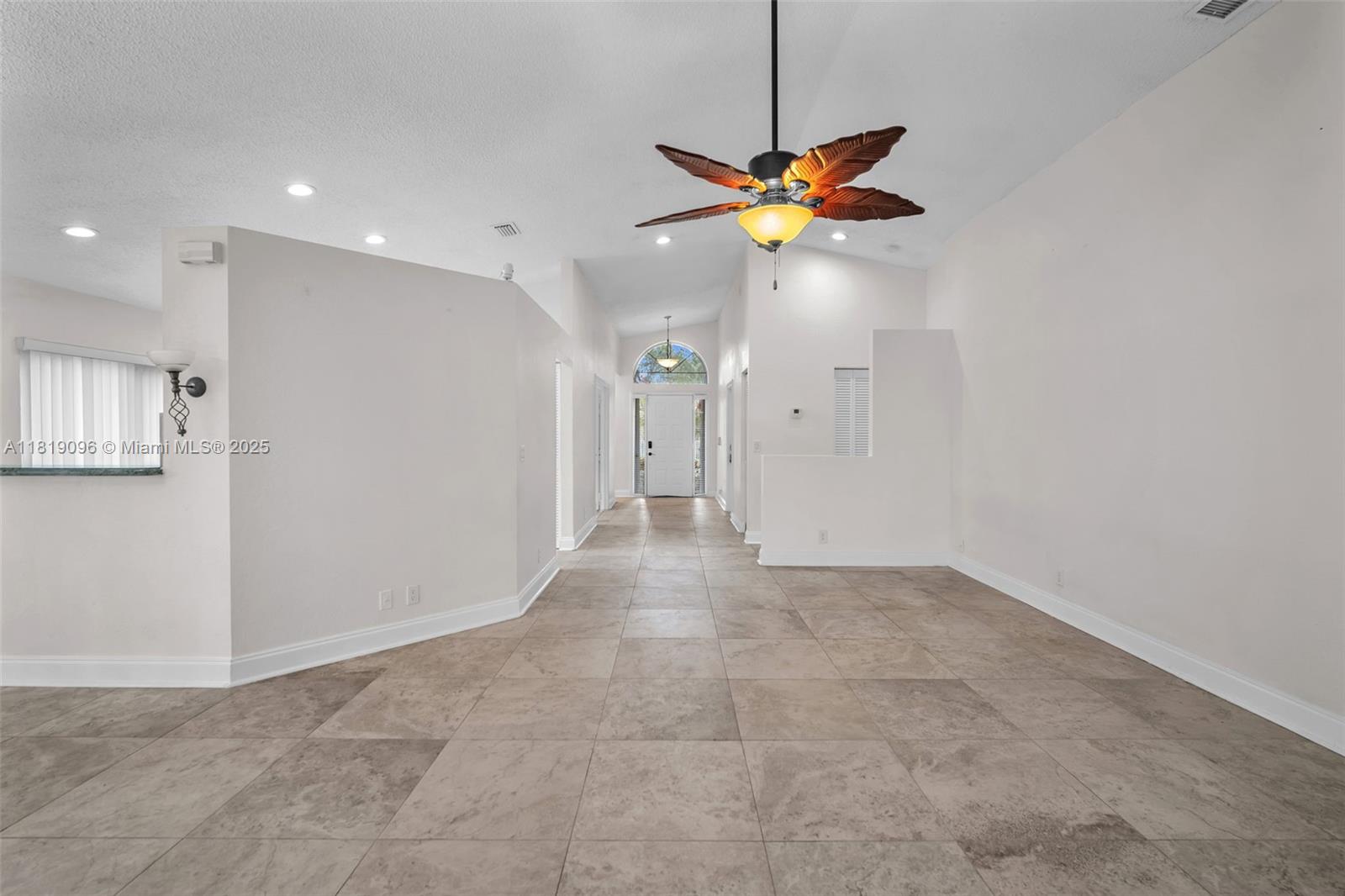 HOLLYWOOD LAKES COUNTRY C - Residential