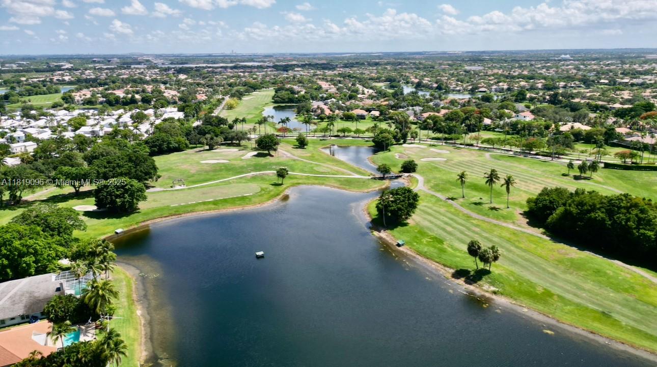 HOLLYWOOD LAKES COUNTRY C - Residential