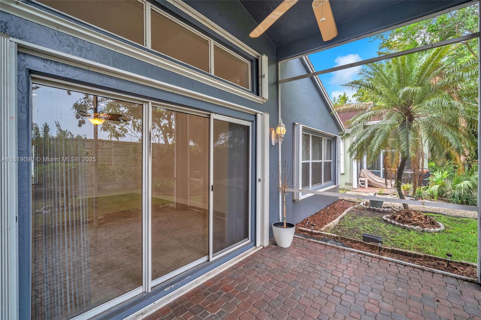 HOLLYWOOD LAKES COUNTRY C - Residential