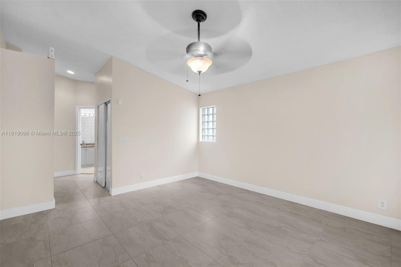 HOLLYWOOD LAKES COUNTRY C - Residential