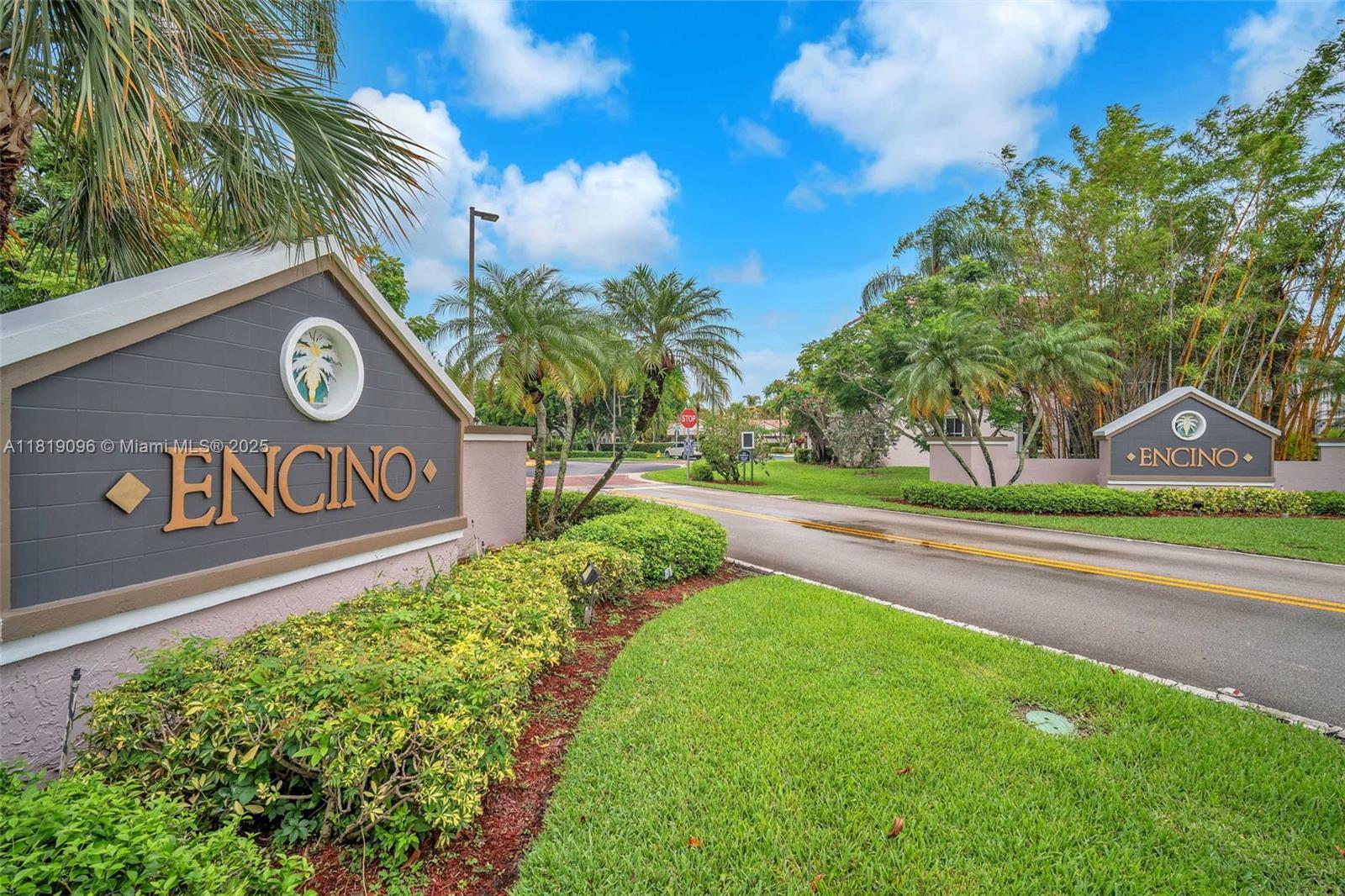 HOLLYWOOD LAKES COUNTRY C - Residential