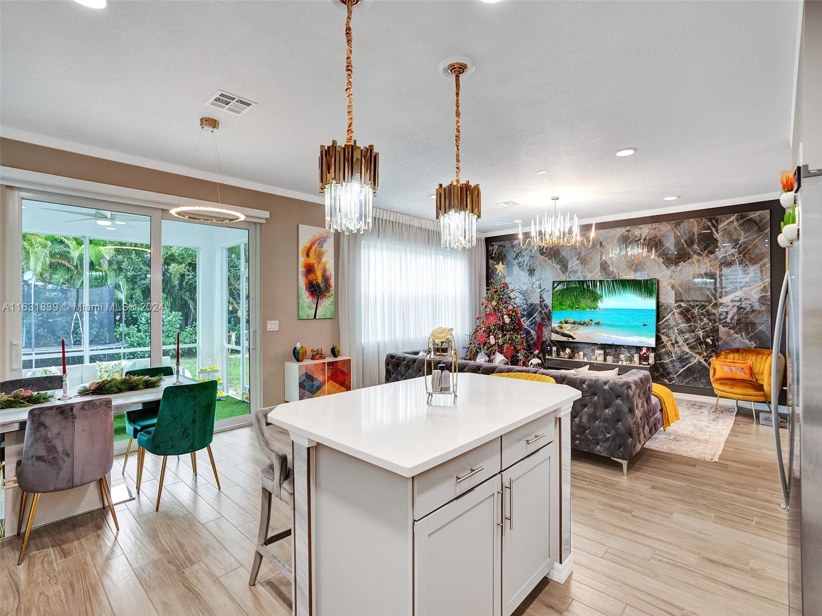 HILLCREST COUNTRY CLUB SO - Residential