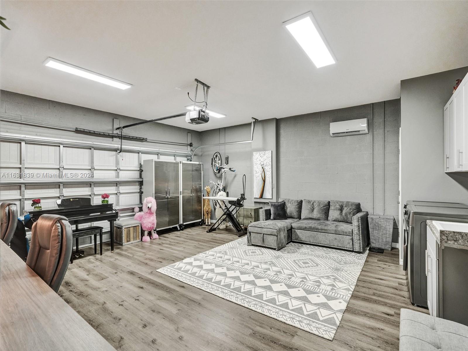 HILLCREST COUNTRY CLUB SO - Residential