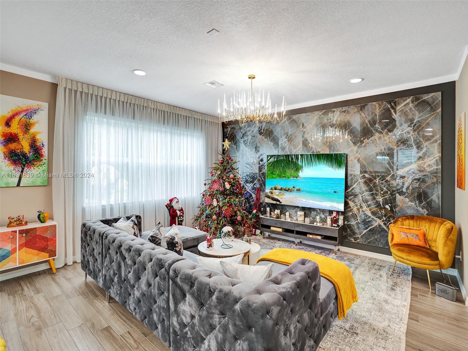 HILLCREST COUNTRY CLUB SO - Residential