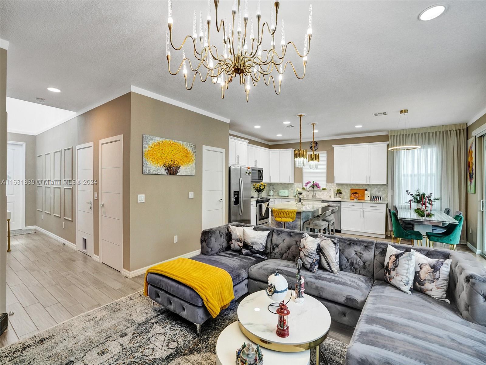 HILLCREST COUNTRY CLUB SO - Residential
