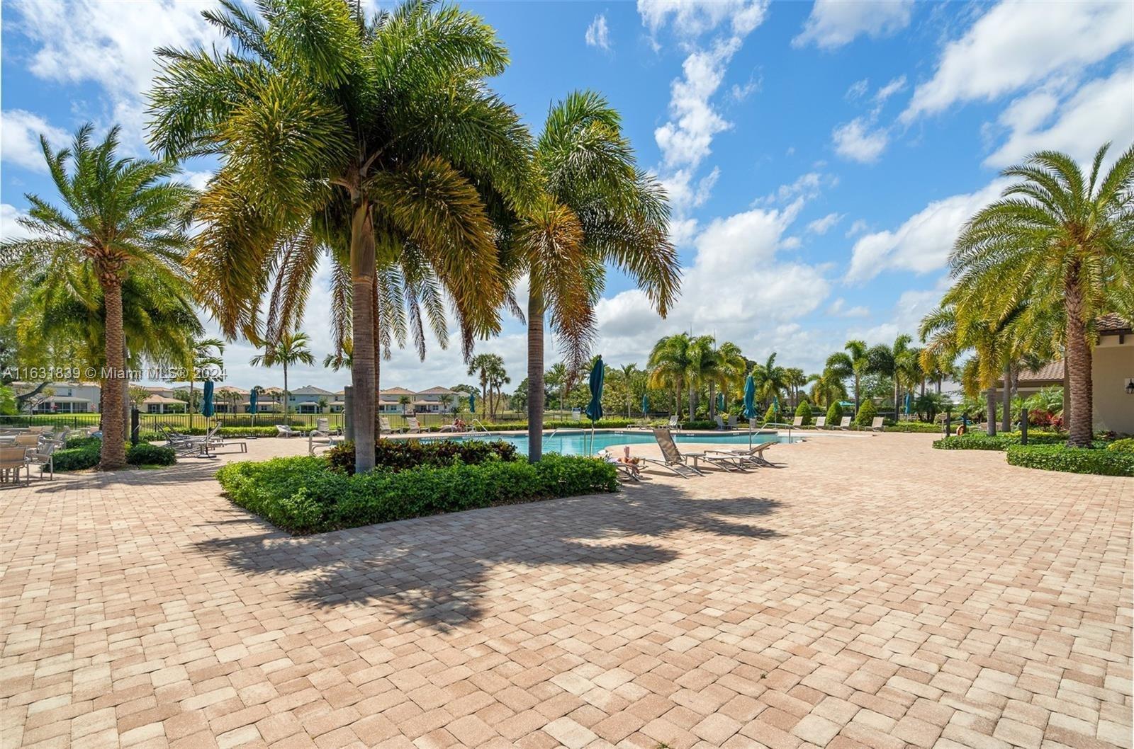 HILLCREST COUNTRY CLUB SO - Residential