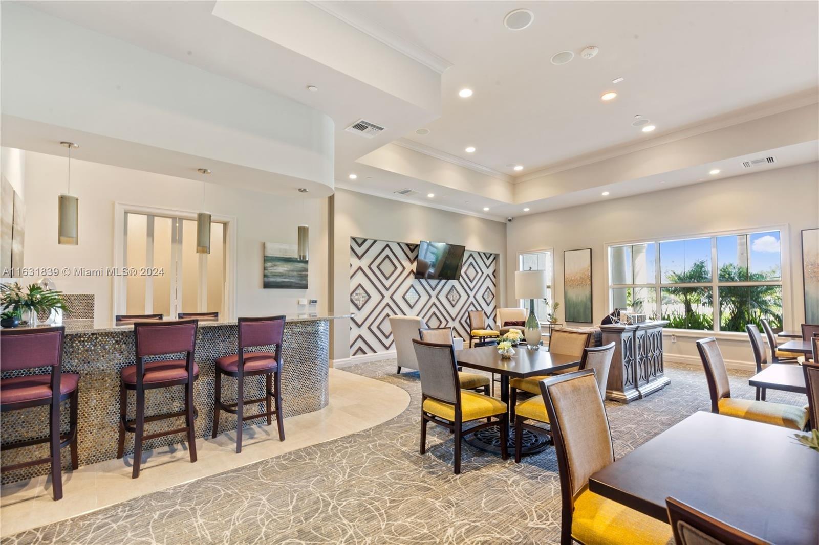 HILLCREST COUNTRY CLUB SO - Residential