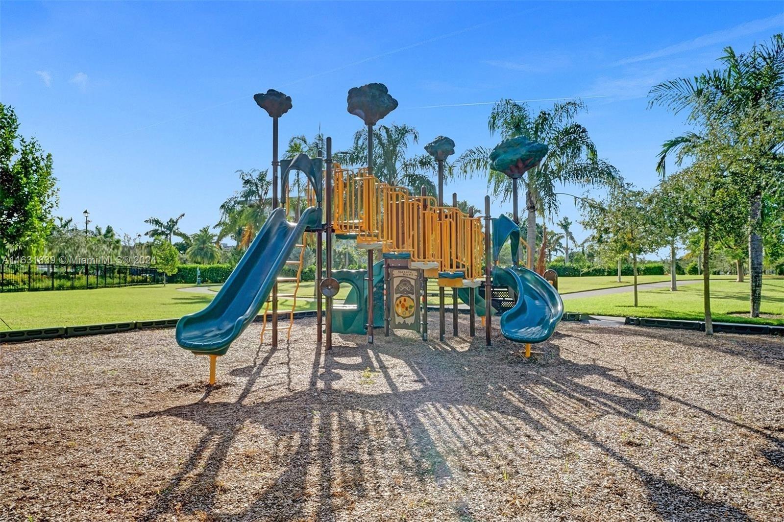 HILLCREST COUNTRY CLUB SO - Residential