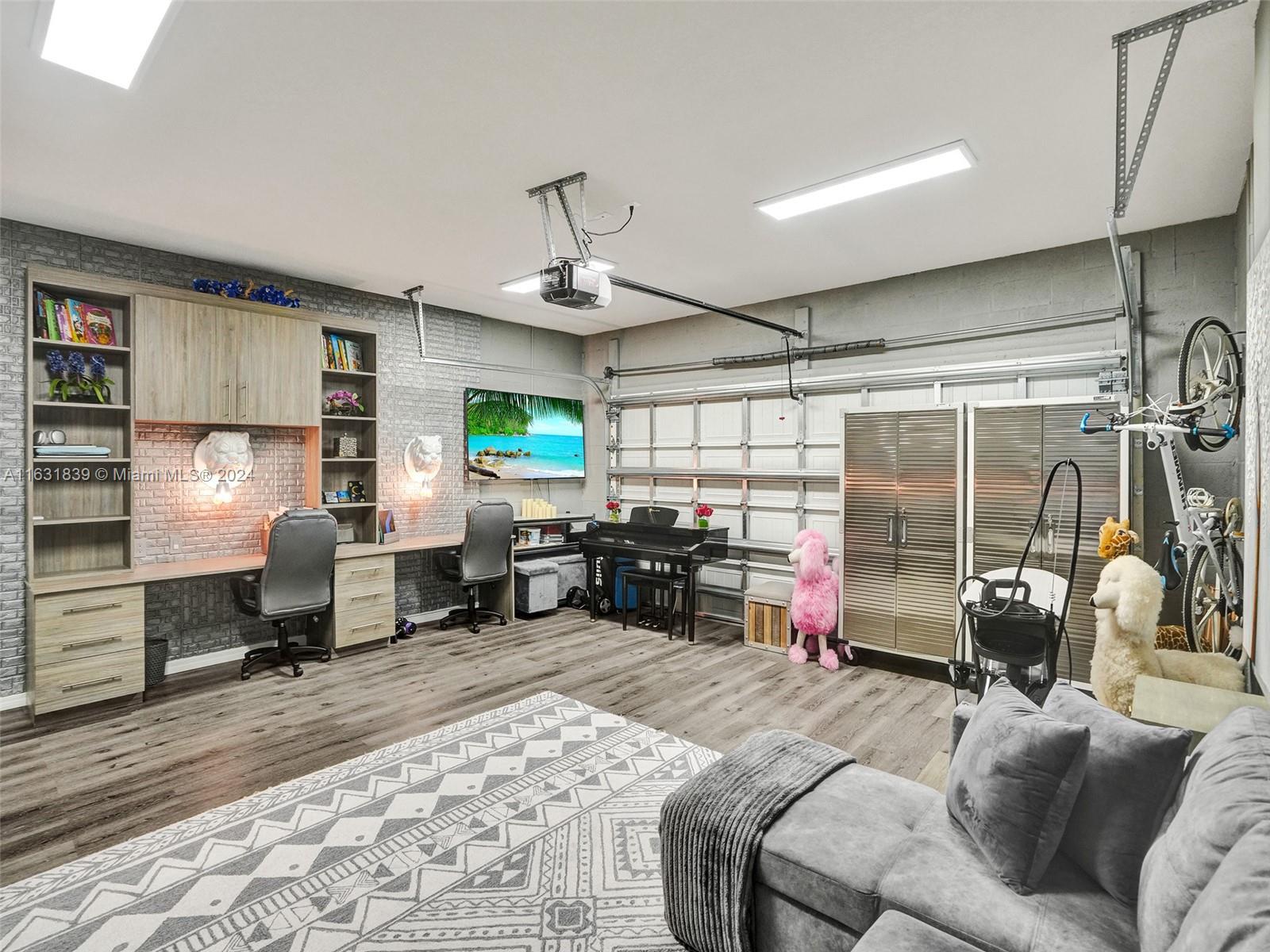 HILLCREST COUNTRY CLUB SO - Residential