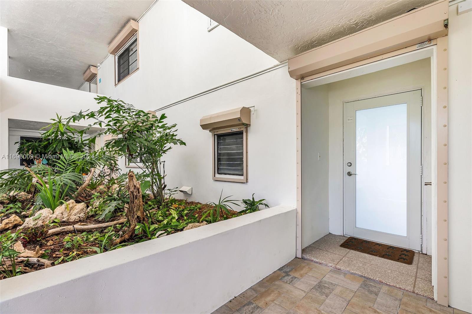 ROCK HARBOR (91 RESIDENTI - Residential