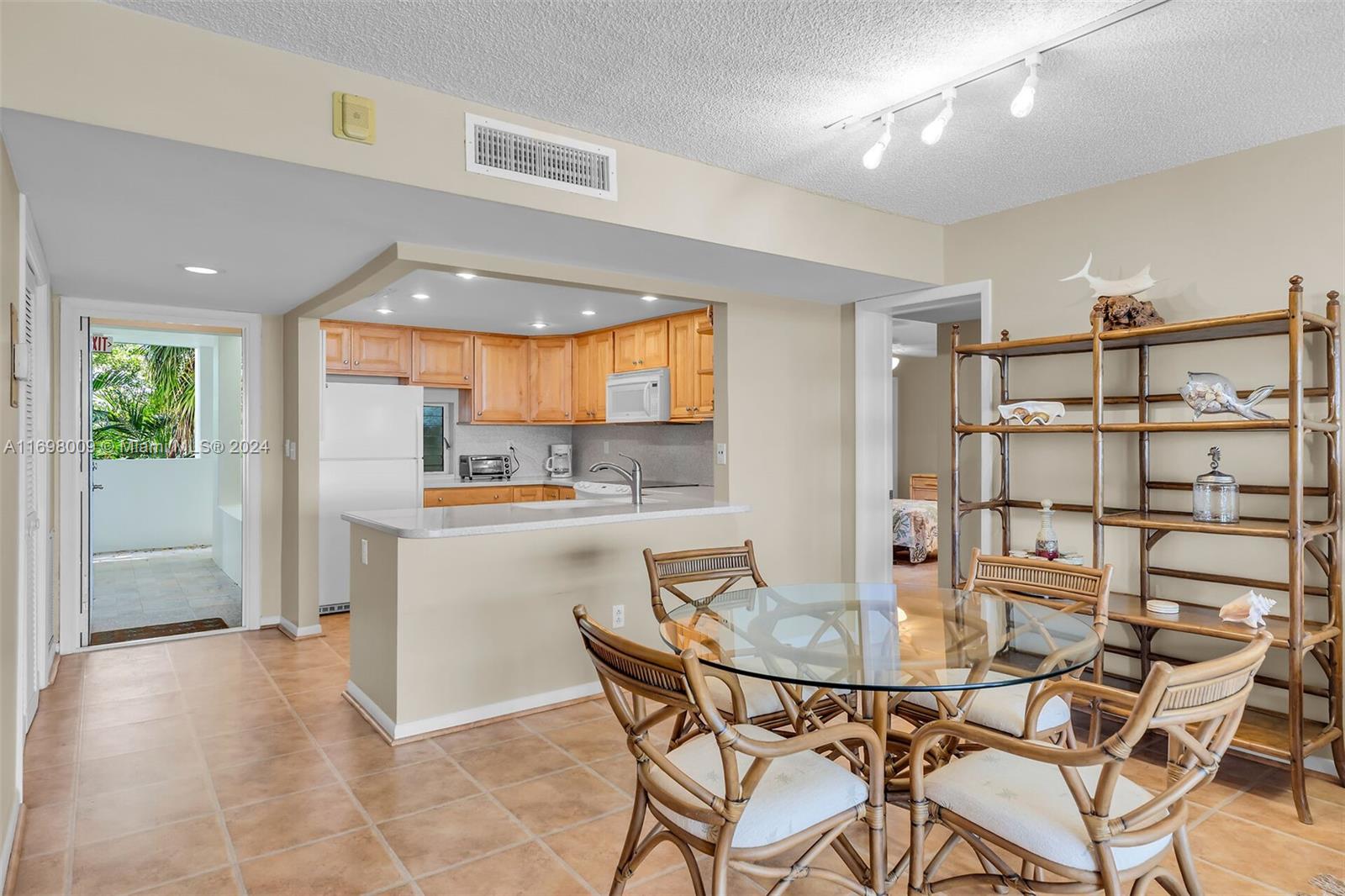 ROCK HARBOR (91 RESIDENTI - Residential