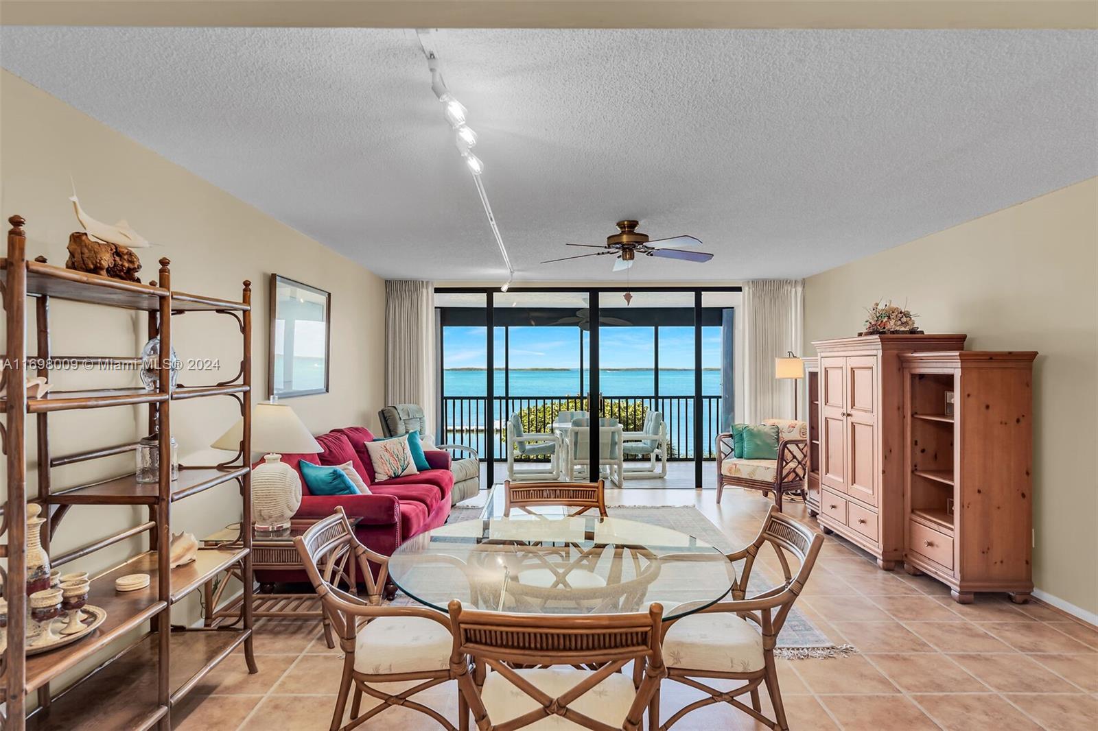 ROCK HARBOR (91 RESIDENTI - Residential