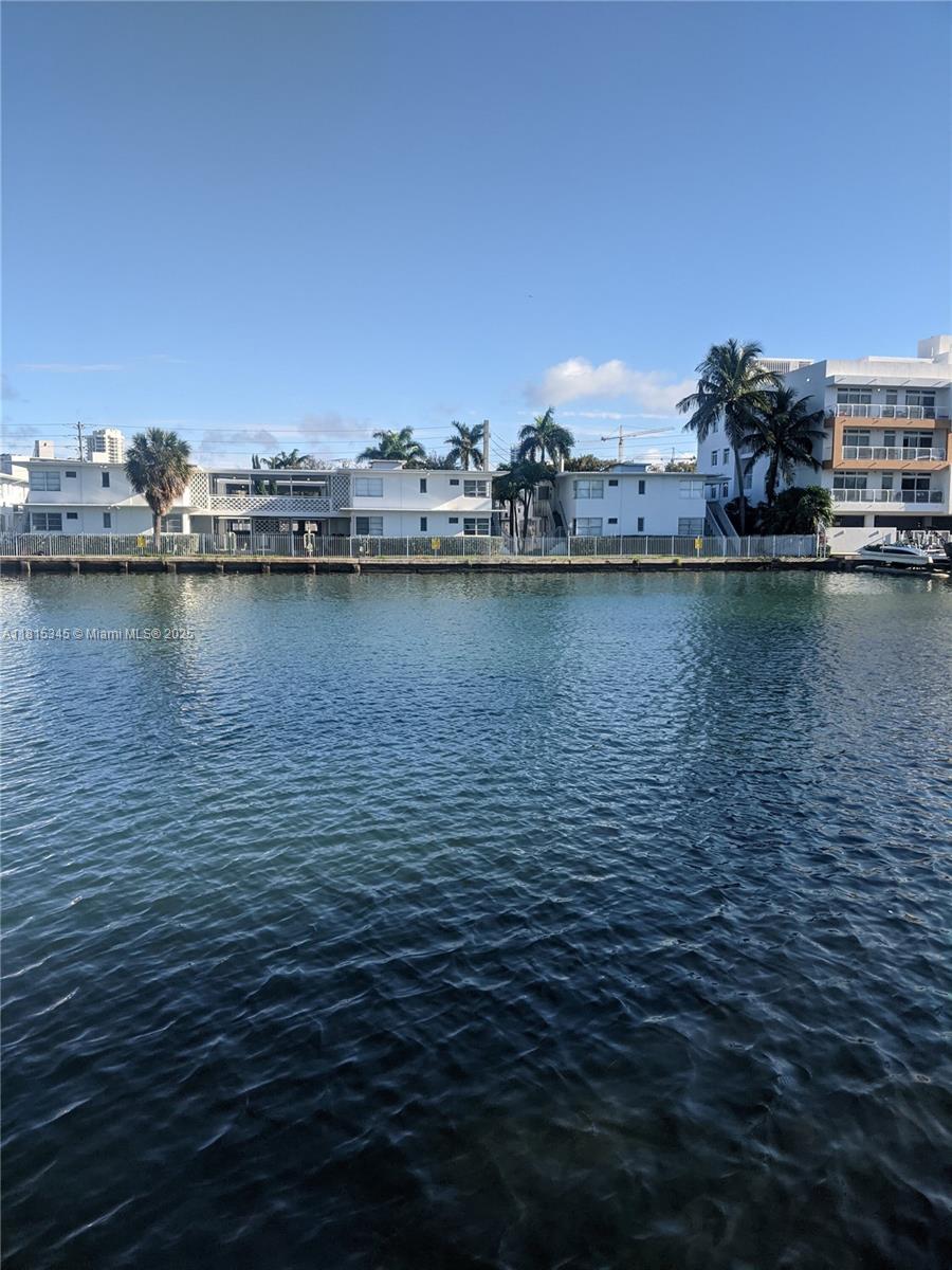 Rental Property at 7751 Hawthorne Ave 4, Miami Beach, Miami-Dade County, Florida - Bedrooms: 1 
Bathrooms: 1  - $1,700 MO.