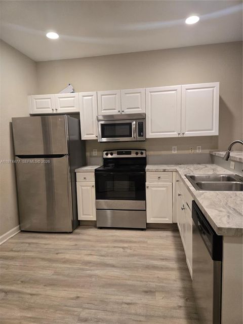 1952 Marsh Harbor Dr 1952 Riviera Beach FL 33404