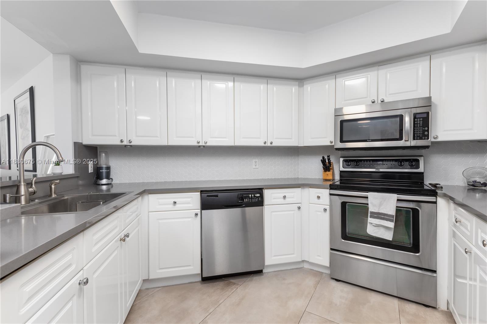 1800 Sunset Harbour Dr 815