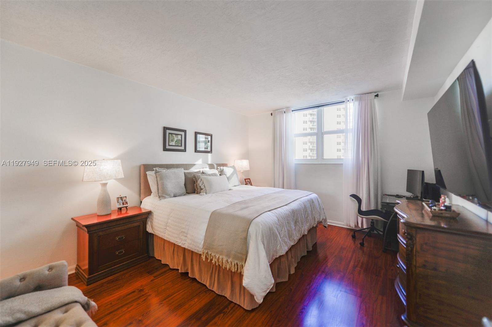 RESIDENCES ON HOLLYWOOD B - Residential