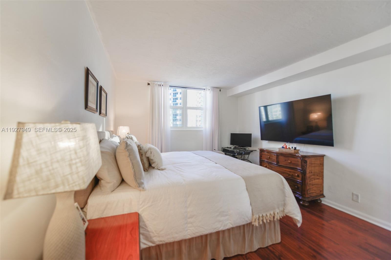 RESIDENCES ON HOLLYWOOD B - Residential