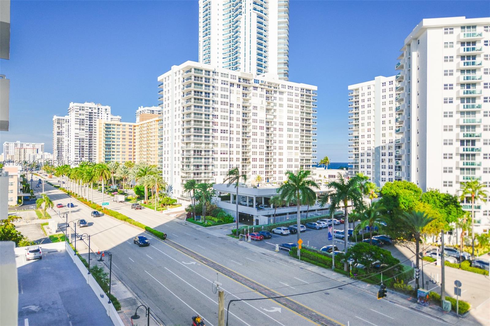 RESIDENCES ON HOLLYWOOD B - Residential