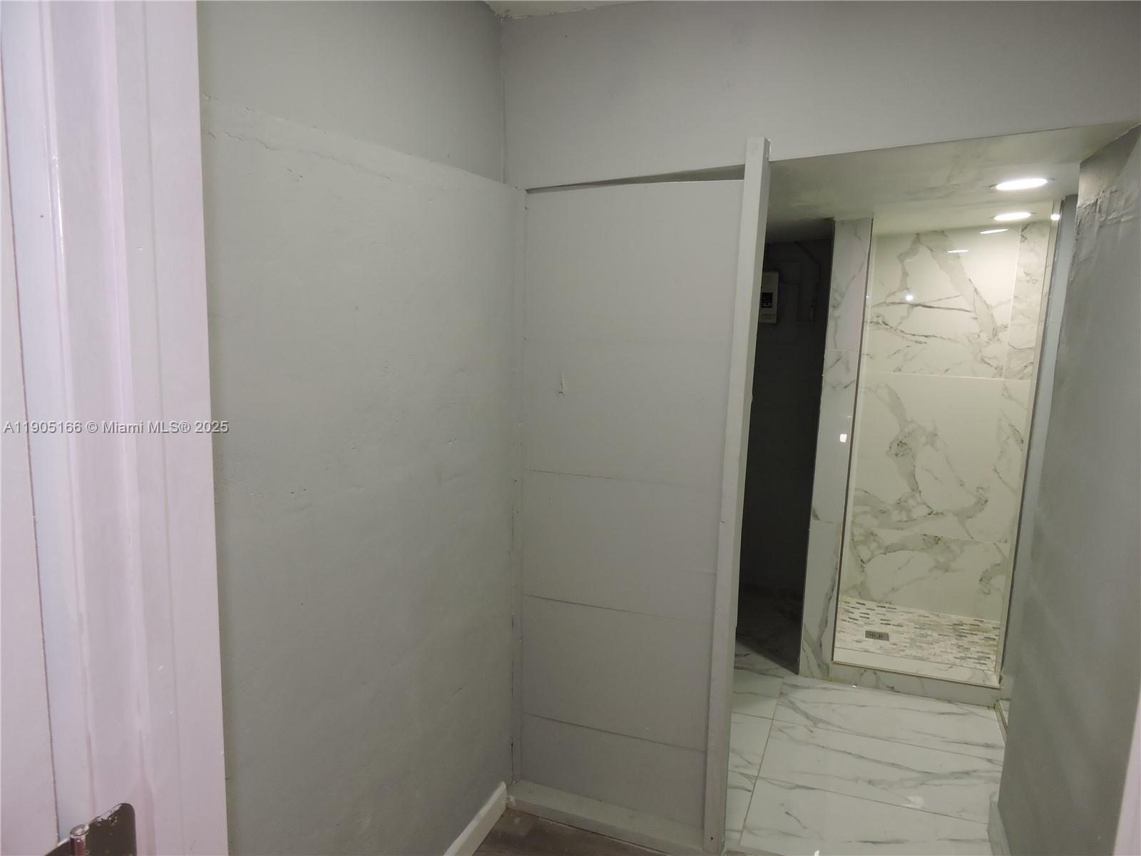 ESSEX VILLAGE 4TH ADDN - Residential Lease