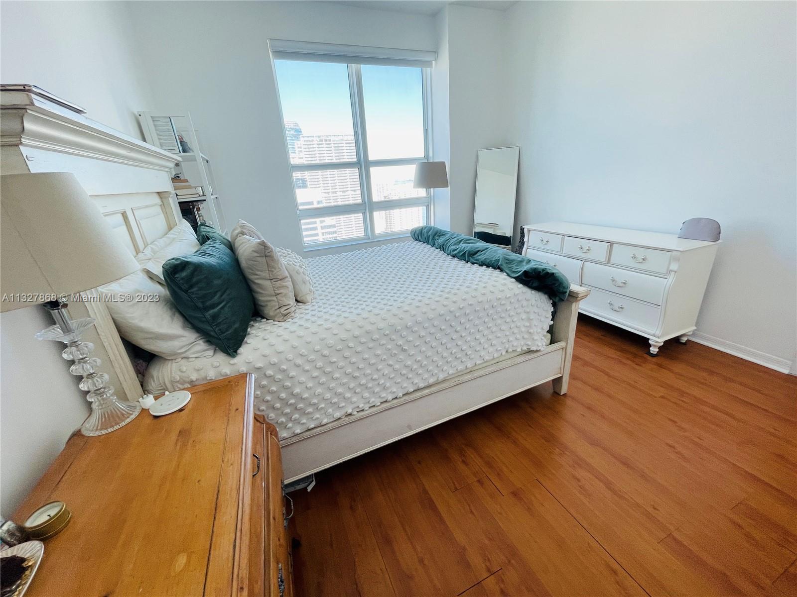 THE PLAZA 851 BRICKELL CO - Residential Lease