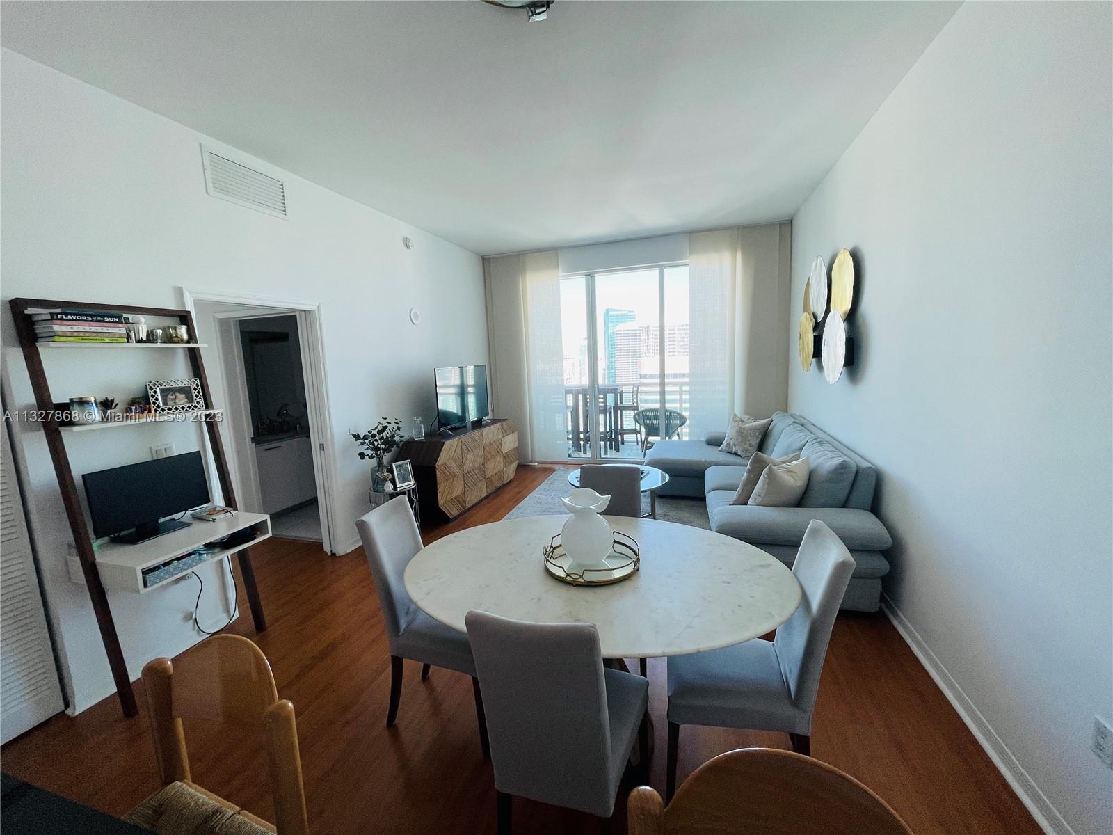 THE PLAZA 851 BRICKELL CO - Residential Lease