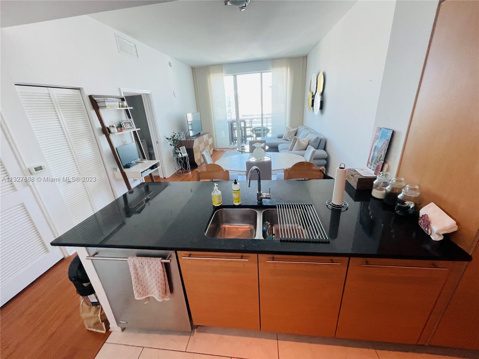 THE PLAZA 851 BRICKELL CO - Residential Lease