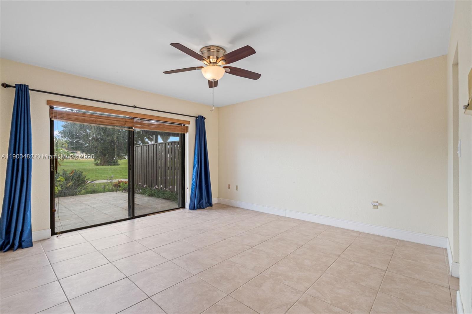 ROYAL SINGAPORE LAKE - Residential