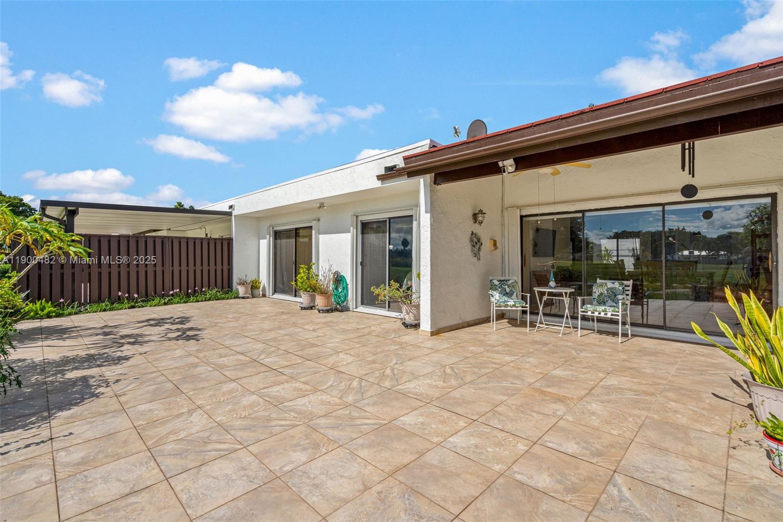 ROYAL SINGAPORE LAKE - Residential