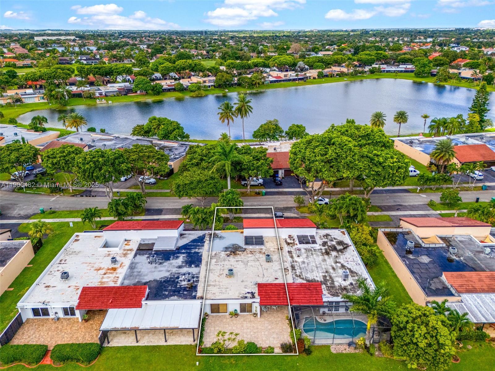 ROYAL SINGAPORE LAKE - Residential