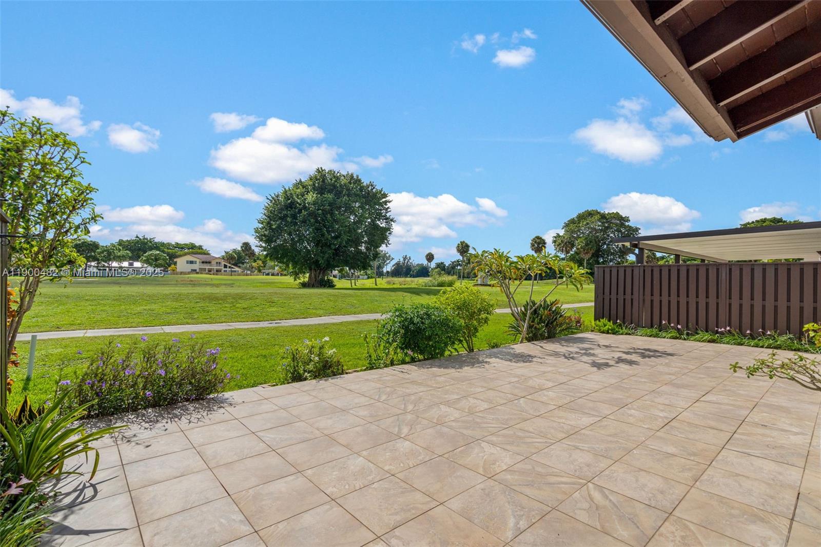 ROYAL SINGAPORE LAKE - Residential