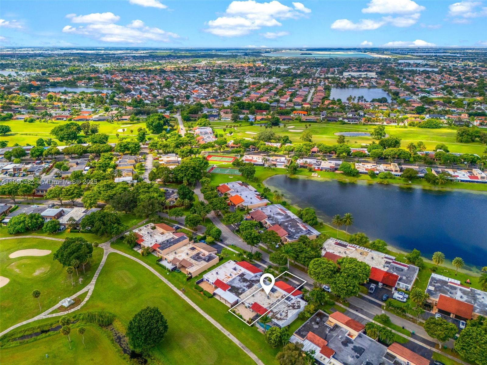 ROYAL SINGAPORE LAKE - Residential