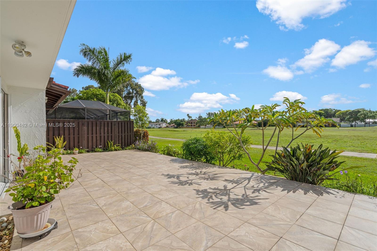 ROYAL SINGAPORE LAKE - Residential