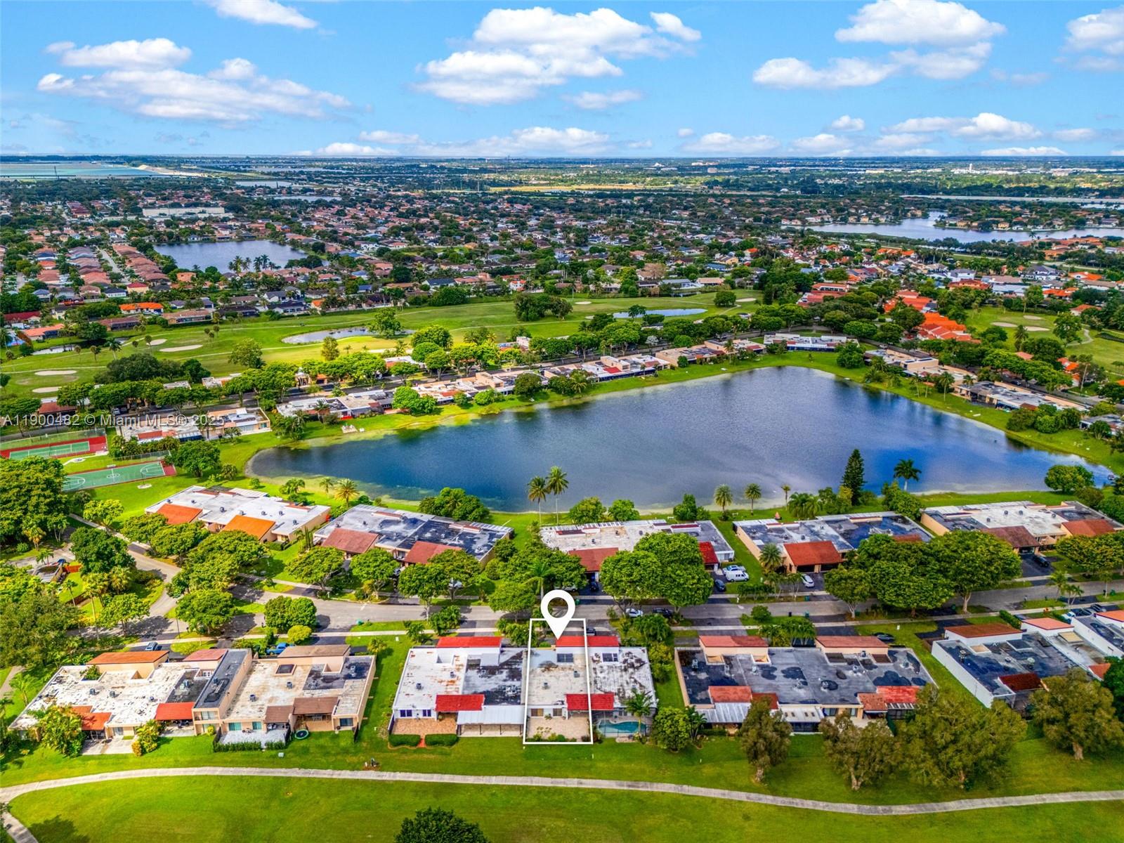 ROYAL SINGAPORE LAKE - Residential