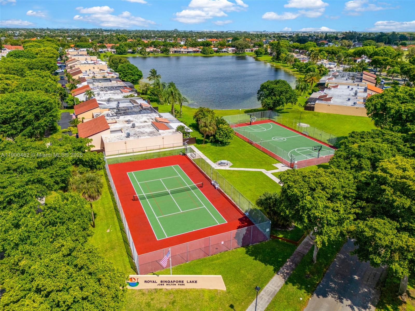 ROYAL SINGAPORE LAKE - Residential