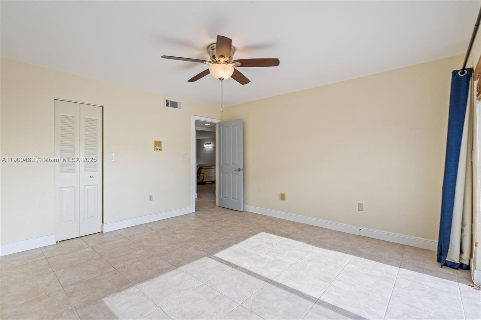 ROYAL SINGAPORE LAKE - Residential