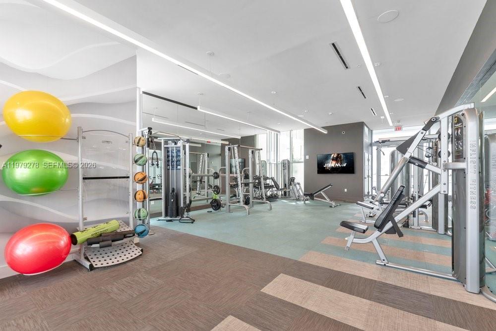 QUADRO CONDO - Residential