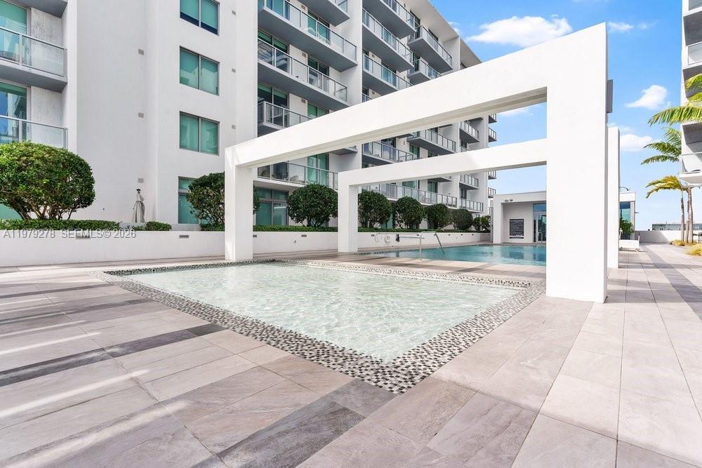 QUADRO CONDO - Residential