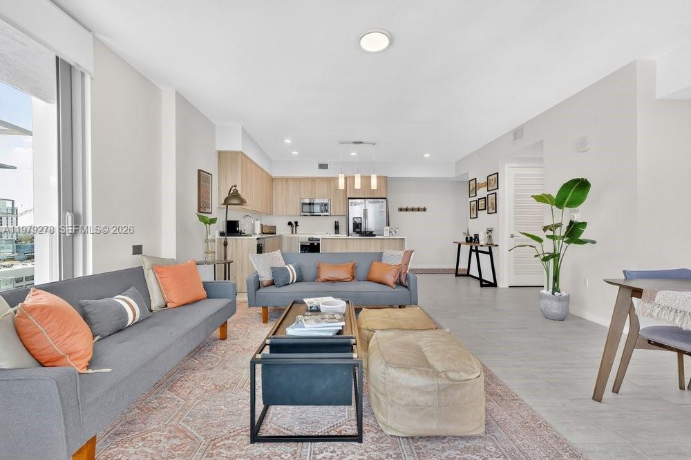 QUADRO CONDO - Residential