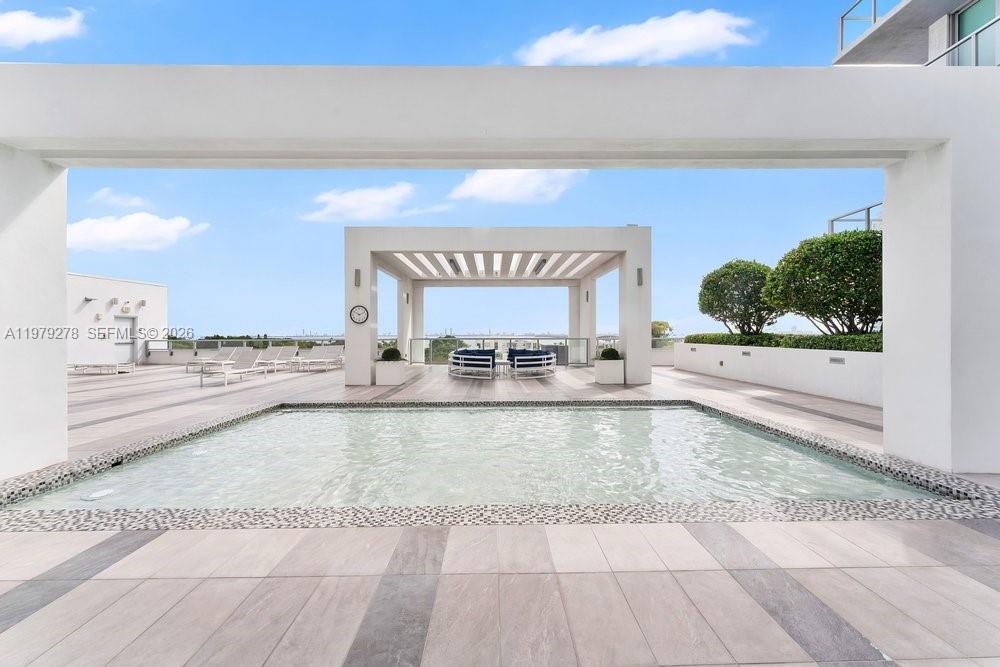 QUADRO CONDO - Residential