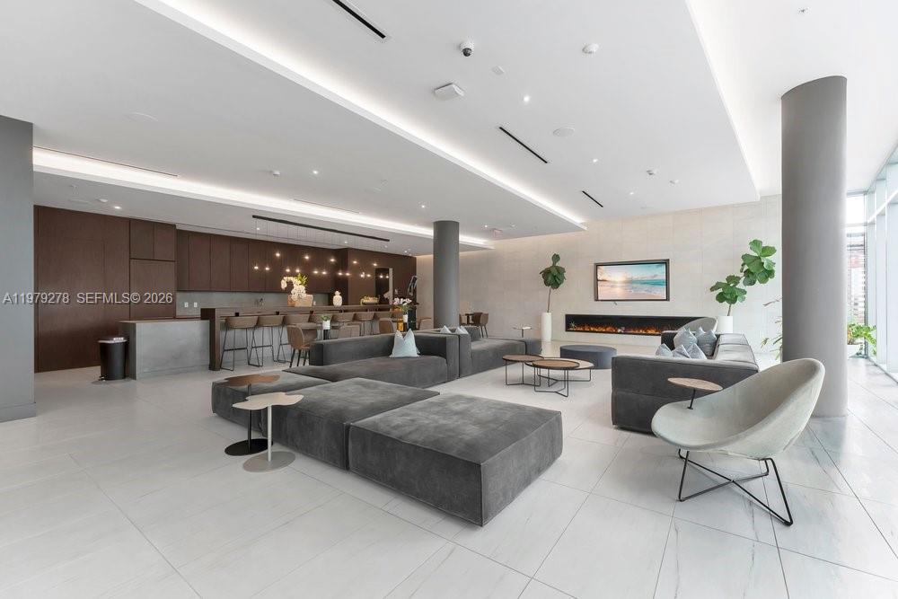 QUADRO CONDO - Residential