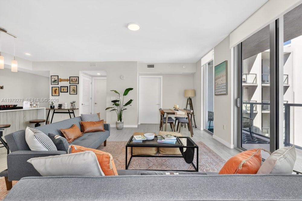 QUADRO CONDO - Residential